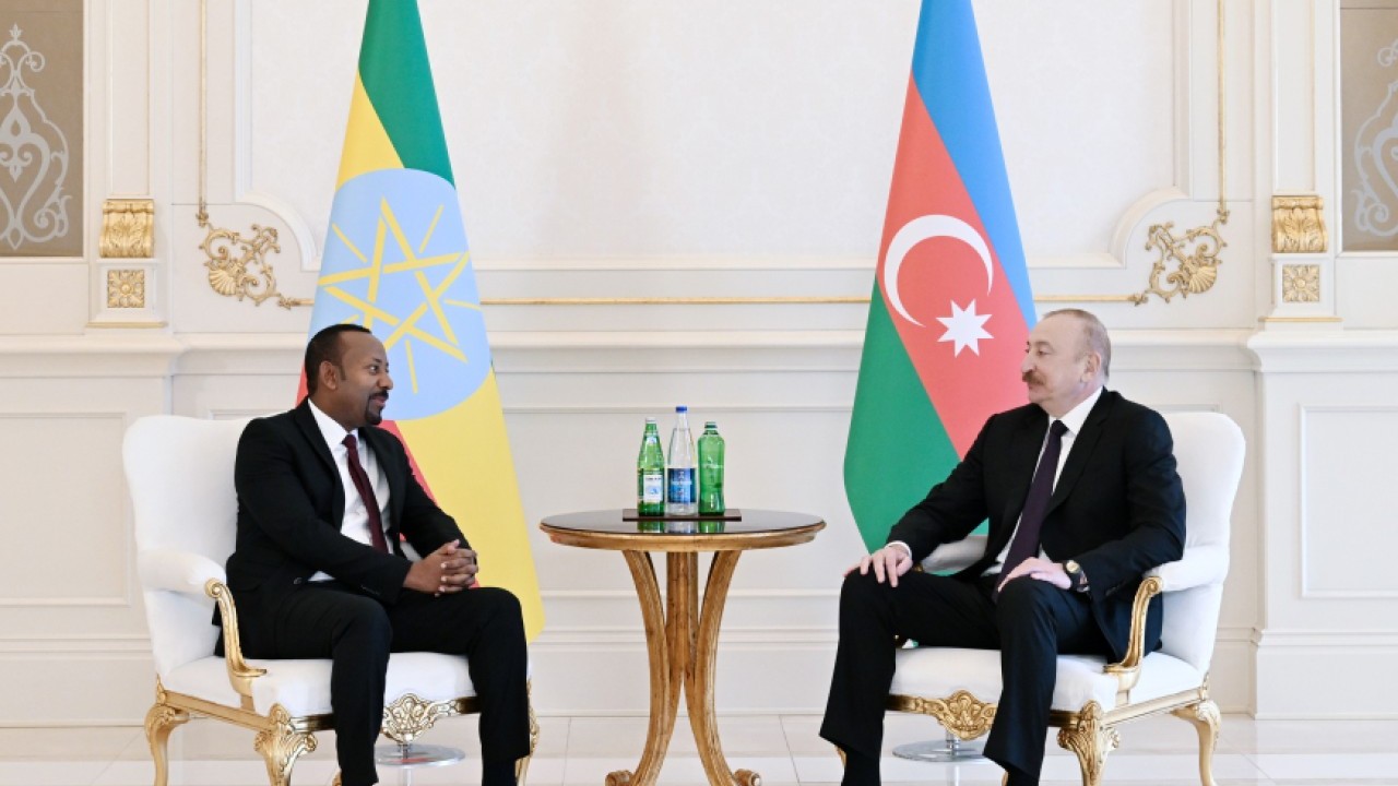 İlham Əliyevin Efiopiyanın baş naziri ilə geniş tərkibdə görüşü oldu - Sənədlər imzalandı