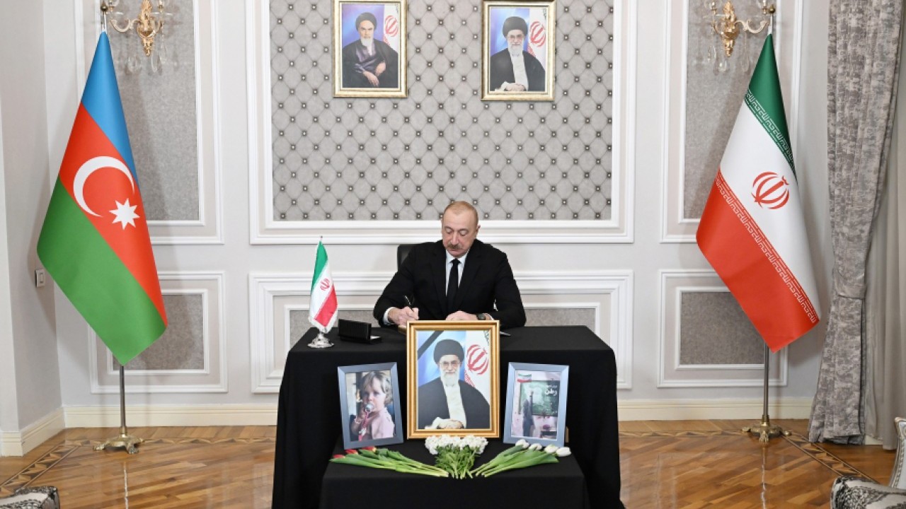 İlham Əliyev İran səfirliyinə getdi - FOTOLAR