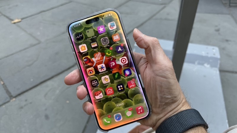 3 minlik "iPhone"nu oğurladı - 25 manata satdı