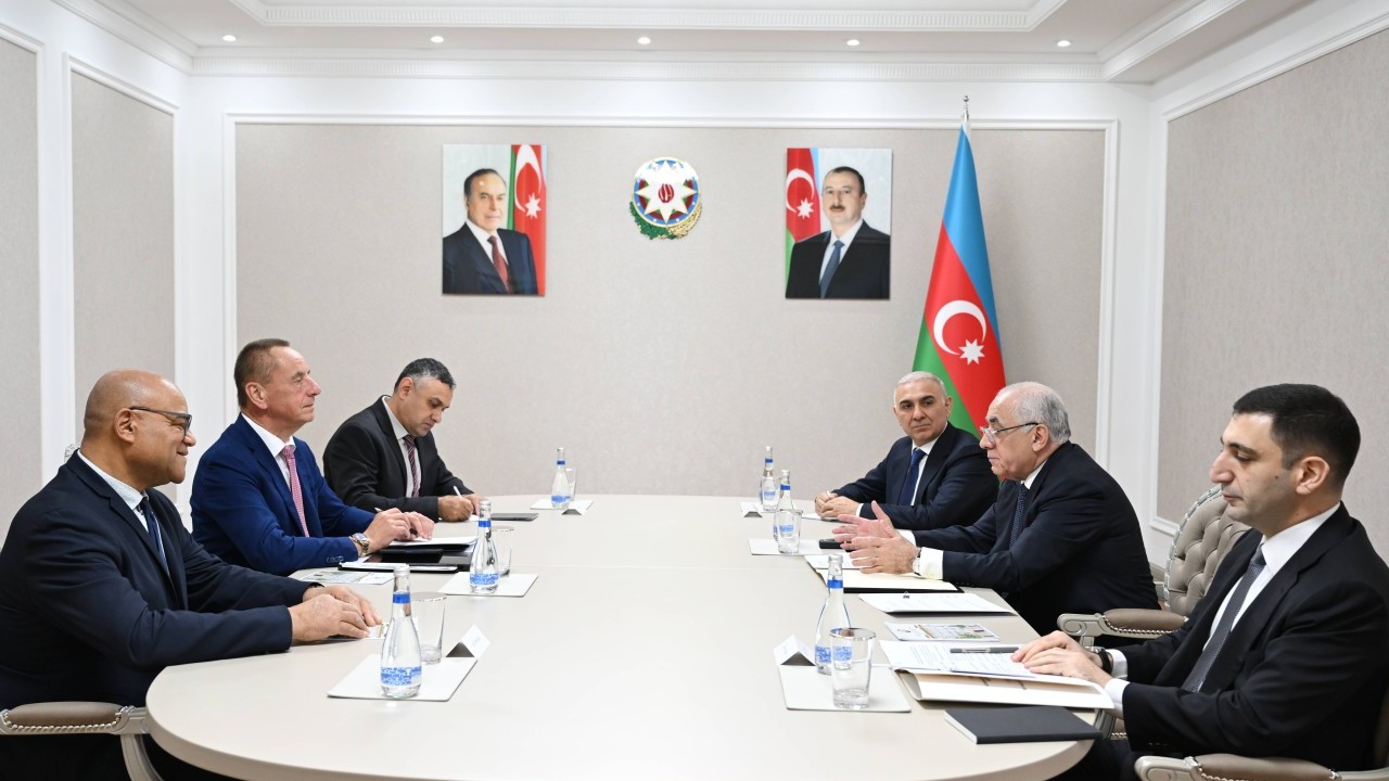 Baş nazir Tomas Konietzko və Jan Zunqrana ilə görüşdü