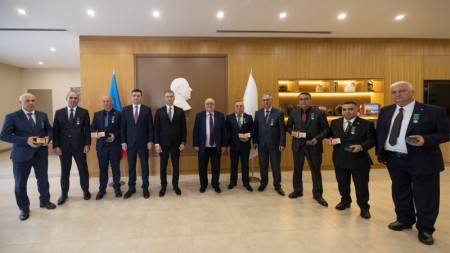 “AzerGold” QSC-də “Tərəqqi” medalına layiq görülmüş əməkdaşlarla görüş keçirilib