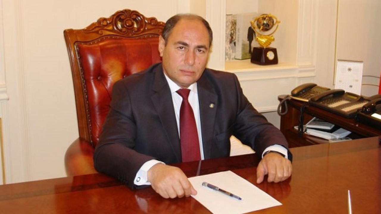 Bərdənin icra başçısı 39 nəfəri işdən çıxardı