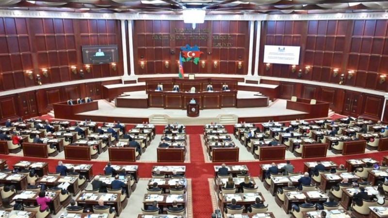 Parlamentin iclası başladı: Gündəlikdə 9 məsələ var