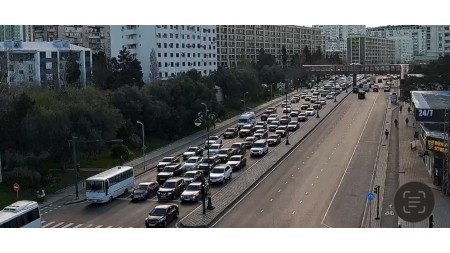 Bu yollarda tıxac var - SİYAHI