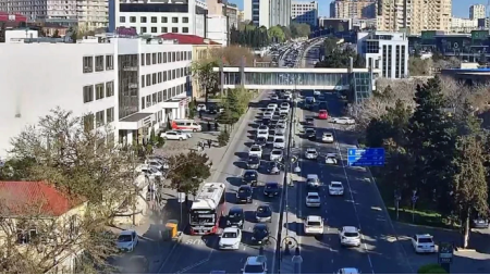 Paytaxtın 22 küçəsində tıxac var - SİYAHI - FOTO