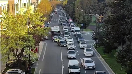 Paytaxtın 15 küçəsində tıxac var - SİYAHI - FOTO