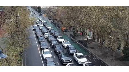 Bakının bir sıra yollarında nəqliyyatın sıxlığı yaranıb