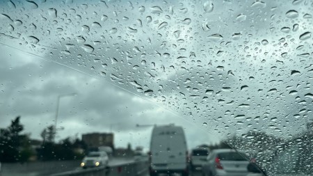 Bəzi yerlərdə arabir yağış, dağlıq ərazilərdə qar yağır - FAKTİKİ HAVA 