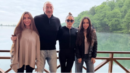 Prezident ailəsinin Qəbələdən səmimi FOTOsu