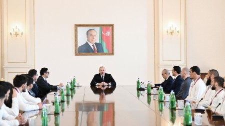 Prezident çempion olan güləşçiləri qəbul etdi - FOTOLAR