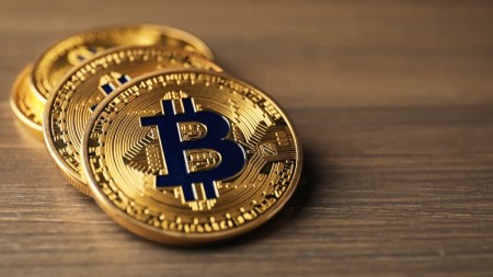 "Bitcoin" bahalaşdı