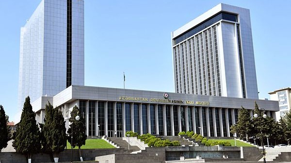 Parlamentin plenar iclası başlayıb