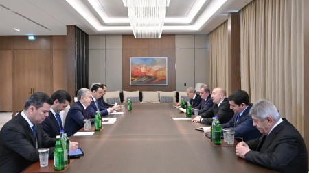 Prezident Şavkat Mirziyoyevlə görüşüb
