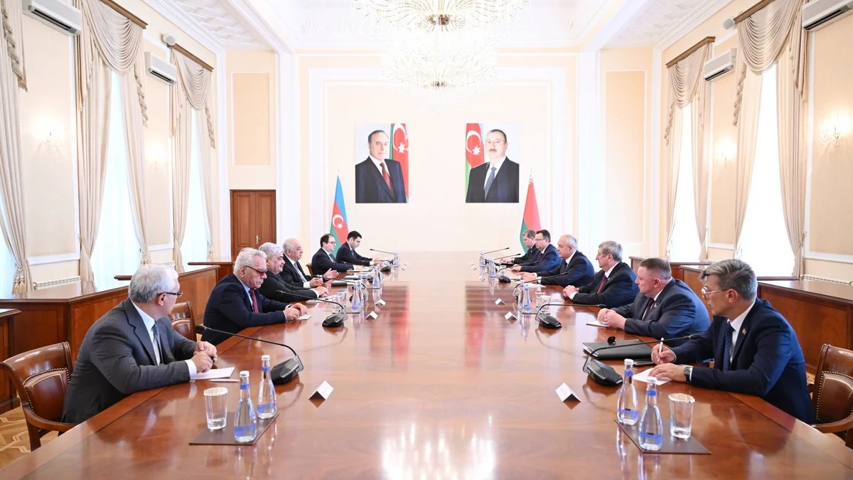 Əli Əsədov Belarus Milli Assambleyası Nümayəndələr Palatasının sədri ilə görüşüb