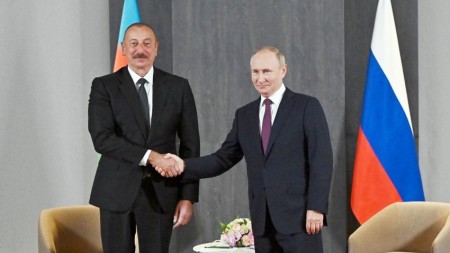 Putin Azərbaycan xalqını təbrik etdi