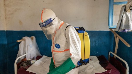 Konqoda “Ebola” tüğyan edir