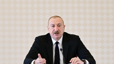 İlham Əliyev müşavirə keçirdi - FOTOLAR
