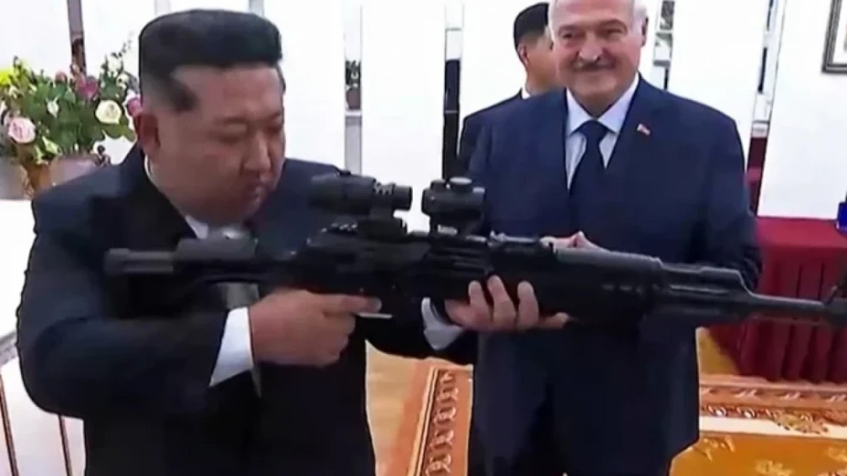 "Kim Çen In diktator deyil" - Lukaşenko