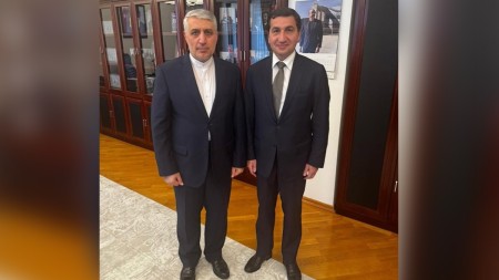 Hikmət Hacıyev İran səfiri ilə görüşdü