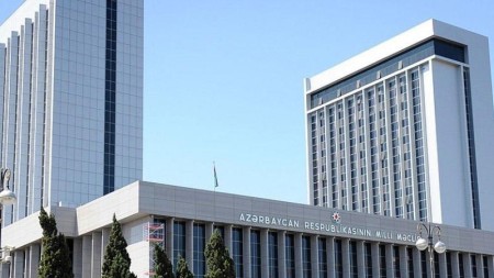 Parlamentdə növbədənkənar sessiya: 10 məsələ müzakirəyə çıxarılır