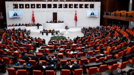 Türkiyə parlamentinin iş müddəti uzadıldı
