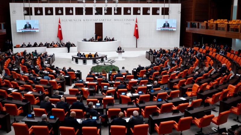 Türkiyə parlamentinin iş müddəti uzadıldı