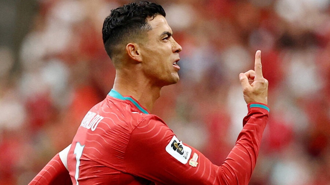 Ronaldo niyə əvəzetmə olmadan oynayır?