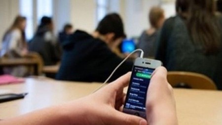 Şagird məktəbə telefon apara bilər? - Nazirdən açıqlama