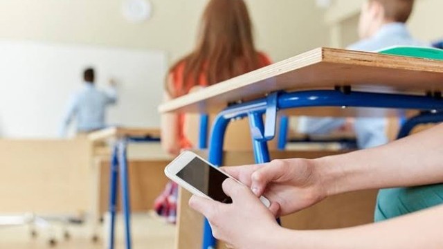 Şagirddə mobil telefon aşkarlanarsa, nə ediləcək?