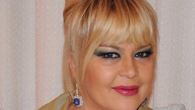 Əməkdar artist bədən şəkilləndirmə etdirəcək