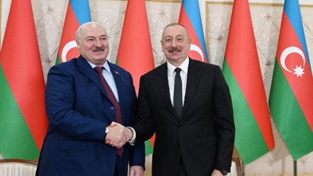 Əliyev Lukaşenkonu təbrik etdi