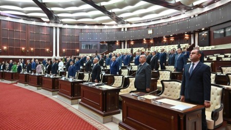 Milli Məclisin iclası başa çatdı - Deputatlar tətilə çıxdı