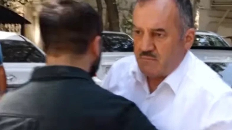 "Bioloji Təbabət"in rəhbəri jurnalistlərə hücum etdi - VİDEO