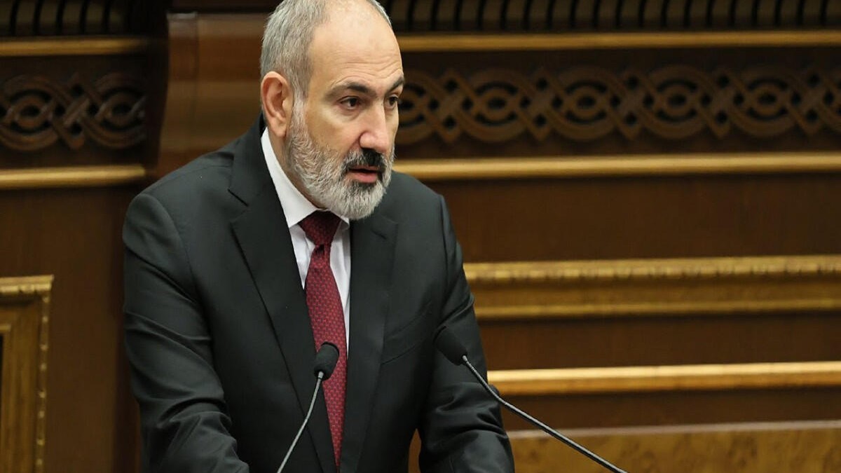 Paşinyan köməkçisini vəzifəsindən azad etdi