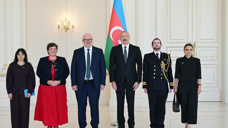 Prezident İlham Əliyev Britaniyanın yeni səfirinin etimadnaməsini qəbul edib