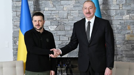 Əliyev Zelenskini təbrik etdi