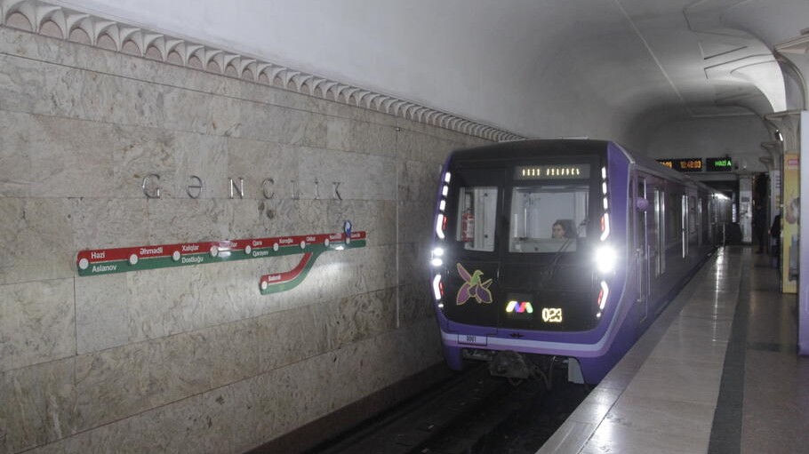 Bakı metrosunda problem - Stansiyalarda izdiham yaranıb - YENİLƏNİB