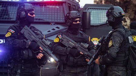 Polis əməkdaşlarına silahlı müqavimət göstərən şəxs zərərsizləşdirildi