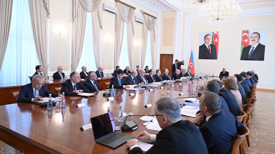 Əli Əsədov nazirləri TOPLADI