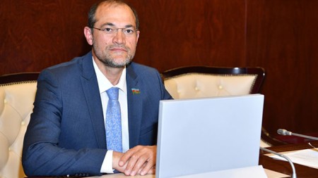 “Qadın ana olduğu üçün işdən kənarda qalmamalıdır” – Razi Nurullayev