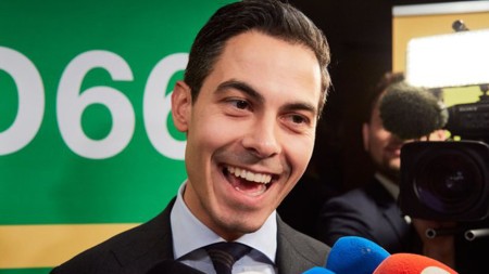 Süni intellekt başını ağrıtdı - Niderlandlı nazir hədəfdə