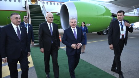 Özbəkistan Prezidenti Azərbaycana gəldi 
