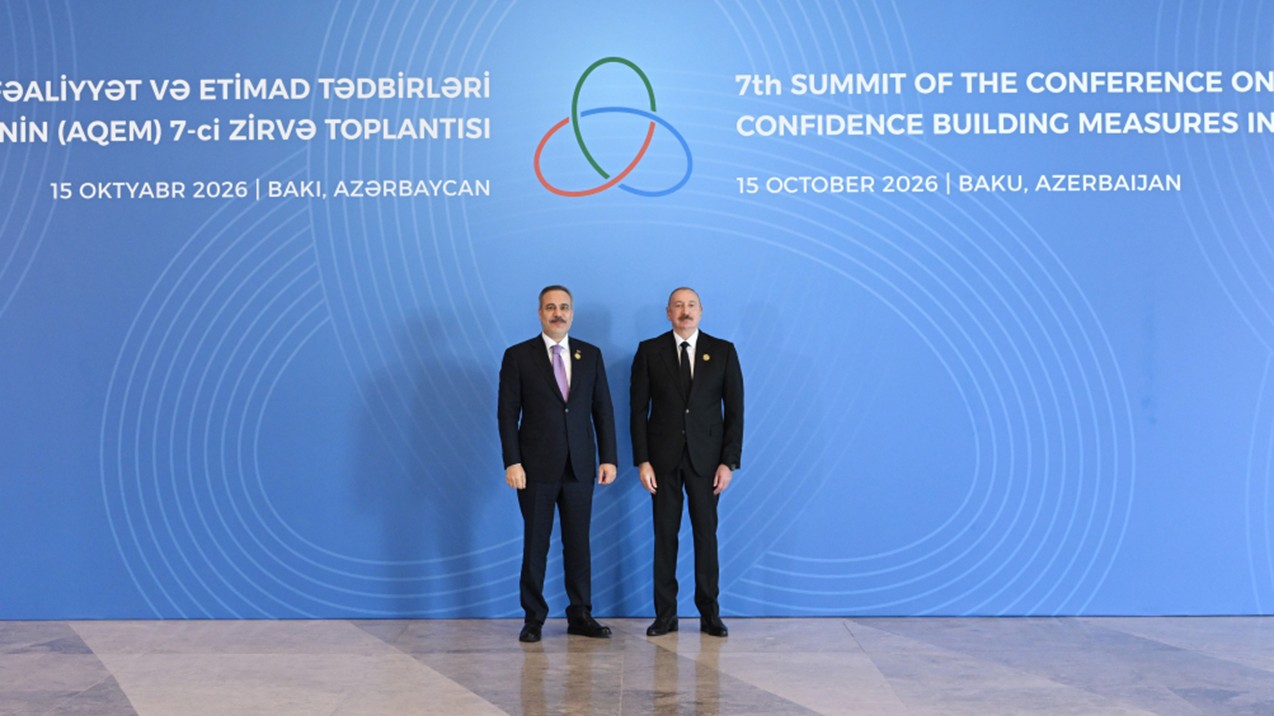 Prezident Bakıdakı Zirvə Toplantısında - FOTOLAR